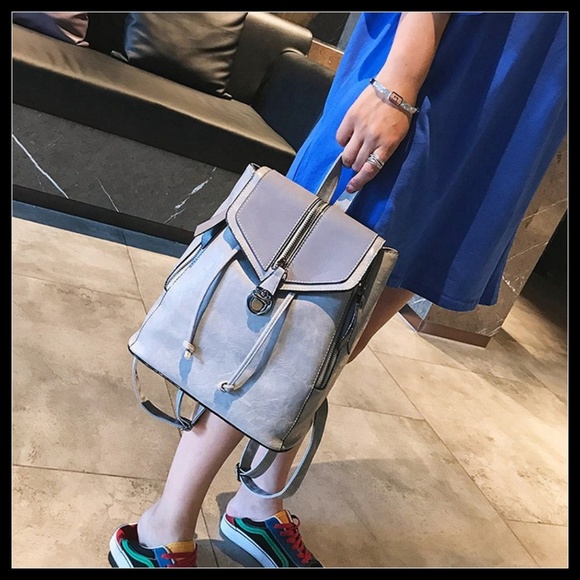 NEW CAMBRIDGE Bucket Backpack - Picture 4 of 8